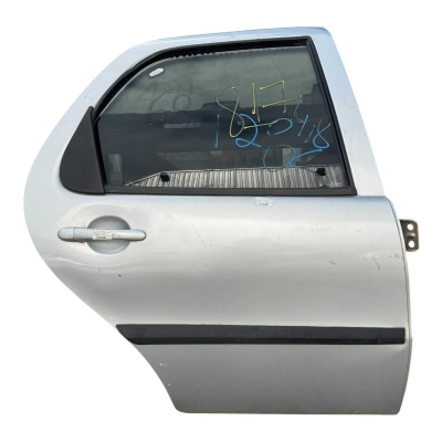 Porta Traseira Direita Fiat Siena 2005 2006 2007 Detalhe