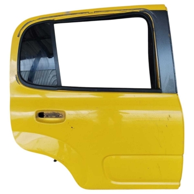 Porta Traseira Direita Fiat Uno Vivace 2012 2013 Detalhe